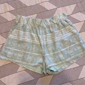 NWOT Never worn Francesca’s chiffon shorts